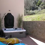 לינה וארוחת בוקר L'oliveraie Du Fango 4*
