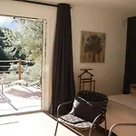 לינה וארוחת בוקר L'oliveraie Du Fango 4*